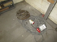 Lot 483 - kabels en verstraler - afbeelding 2 van  2