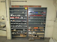 Lot 484 - metalen sorteerrekken met inhoud. 2 stuks - afbeelding 1 van  9