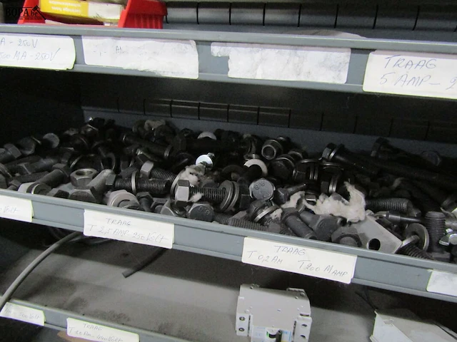 Lot 484 - metalen sorteerrekken met inhoud. 2 stuks - afbeelding 2 van  9