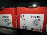 Lot 484 - metalen sorteerrekken met inhoud. 2 stuks - afbeelding 4 van  9