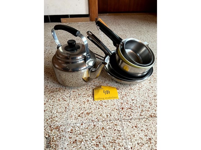 Lot 484 - waterketel met pannen, 7 stuks - afbeelding 1 van  5