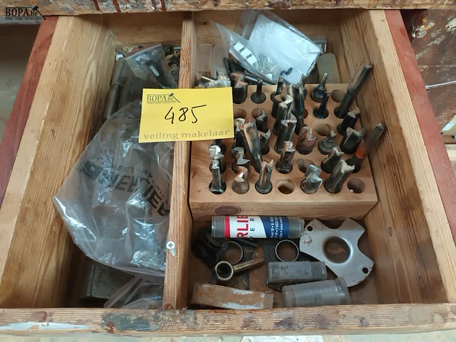 Lot 485 - frezen. inhoud lade - afbeelding 1 van  2