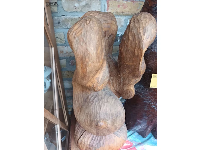 Lot 485 - houten gesculpteerd beeld. 2 stuks - afbeelding 2 van  5