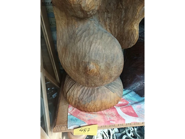 Lot 485 - houten gesculpteerd beeld. 2 stuks - afbeelding 3 van  5
