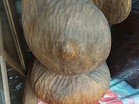 Lot 485 - houten gesculpteerd beeld. 2 stuks - afbeelding 3 van  5