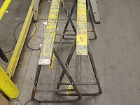 Lot 485 - metalen schraag. 2 stuks - afbeelding 3 van  4