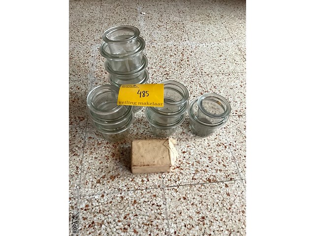 Lot 485 - vintage confituurpotten met blokje paraffine - afbeelding 1 van  1