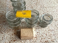 Lot 485 - vintage confituurpotten met blokje paraffine - afbeelding 1 van  1