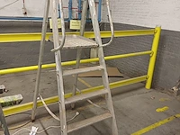 Lot 486 - aluminium trapladder - afbeelding 1 van  5