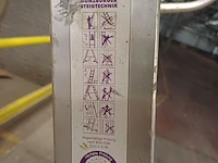Lot 486 - aluminium trapladder - afbeelding 2 van  5
