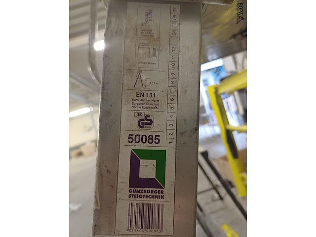Lot 486 - aluminium trapladder - afbeelding 3 van  5