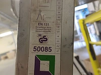 Lot 486 - aluminium trapladder - afbeelding 3 van  5