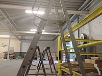 Lot 486 - aluminium trapladder - afbeelding 4 van  5