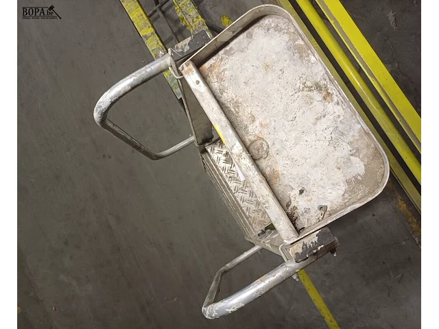 Lot 486 - aluminium trapladder - afbeelding 5 van  5