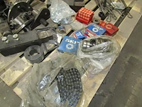 Lot 486 - machine onderdelen en sorteerbakjes - afbeelding 3 van  7