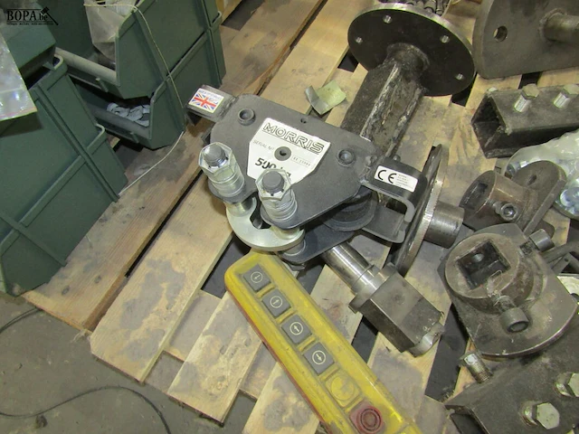 Lot 486 - machine onderdelen en sorteerbakjes - afbeelding 4 van  7