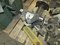 Lot 486 - machine onderdelen en sorteerbakjes - afbeelding 4 van  7