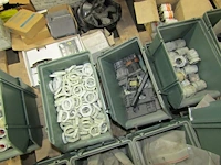 Lot 486 - machine onderdelen en sorteerbakjes - afbeelding 6 van  7
