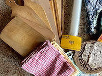 Lot 487 - houten planken,pannelappen onderzetters, 17 stuks - afbeelding 2 van  3