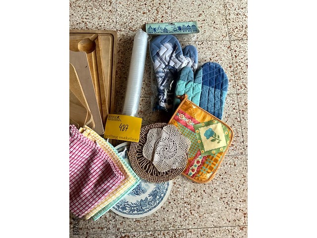 Lot 487 - houten planken,pannelappen onderzetters, 17 stuks - afbeelding 3 van  3