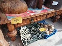 Lot 487 - houten salontafel - afbeelding 2 van  4