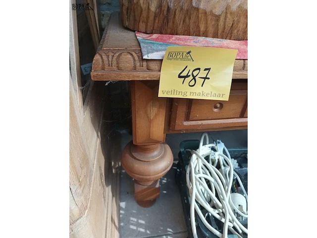 Lot 487 - houten salontafel - afbeelding 3 van  4