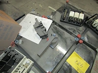 Lot 487 - verdeelkast, frequentieregelaar en kabel - afbeelding 4 van  4