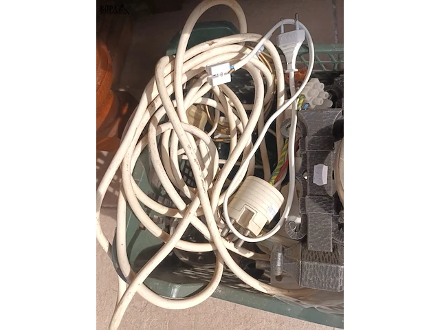 Lot 488 - diversen. 2 bakken - afbeelding 4 van  4