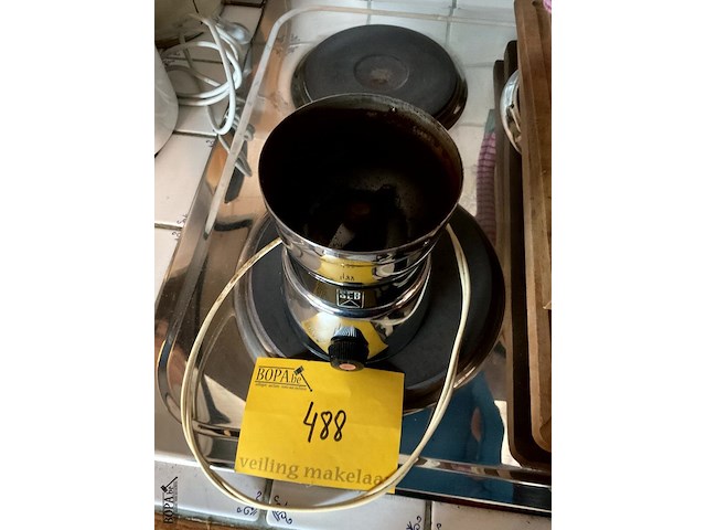 Lot 488 - electrische seb koffiemolen - afbeelding 2 van  3