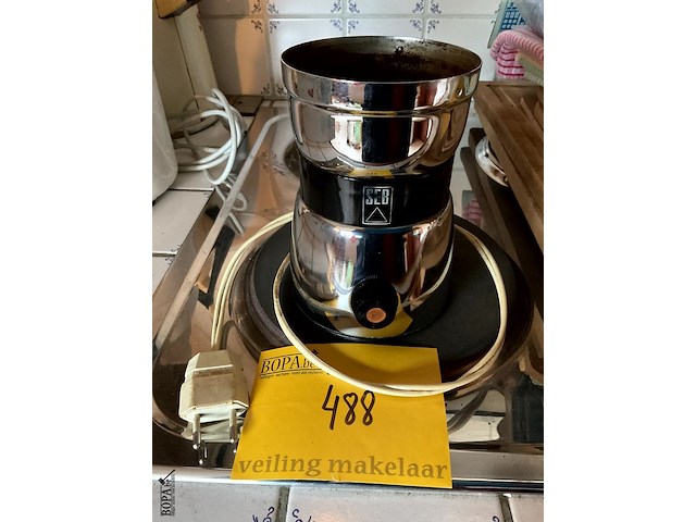 Lot 488 - electrische seb koffiemolen - afbeelding 3 van  3