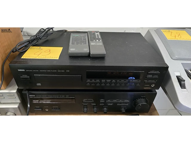 Lot 49 - cd speler yamaha en stereo receiver yamaha - afbeelding 1 van  5