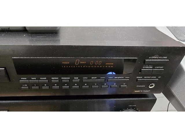 Lot 49 - cd speler yamaha en stereo receiver yamaha - afbeelding 3 van  5