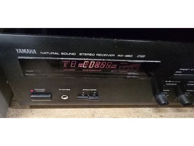 Lot 49 - cd speler yamaha en stereo receiver yamaha - afbeelding 4 van  5
