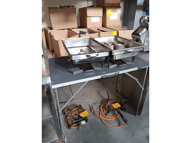 Lot 49 - chaufing dishes 2 stuks - afbeelding 1 van  3