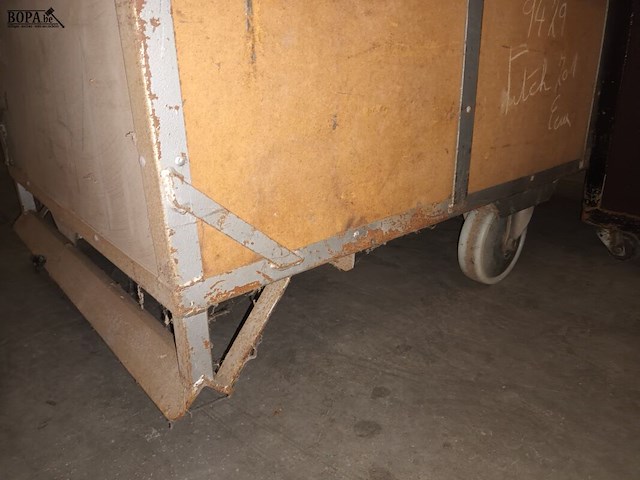 Lot 49 - fabriekskar - afbeelding 2 van  3