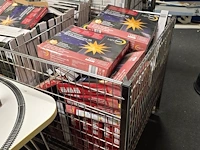 Lot 49 - inhoud mand lichtgevende kerststerren - afbeelding 1 van  5
