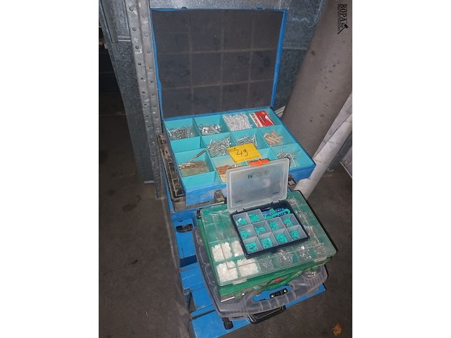 Lot 49 - koffers met materiaal. 15 stuks - afbeelding 1 van  2