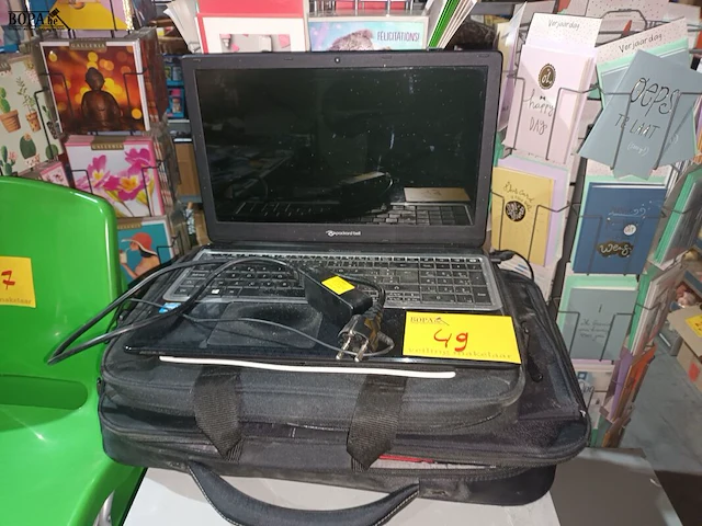 Lot 49 - laptop en draagtassen - afbeelding 1 van  7
