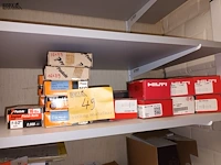 Lot 49 - paslode en hilti nagels. 18 dozen - afbeelding 1 van  3