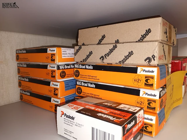 Lot 49 - paslode en hilti nagels. 18 dozen - afbeelding 3 van  3