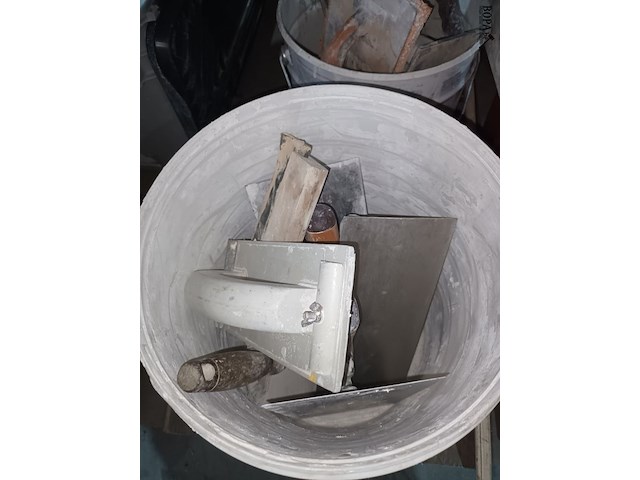 Lot 49 - plamuurgereedschap - afbeelding 2 van  4