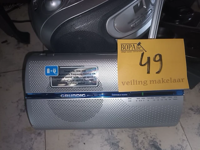 Lot 49 - radio en telefonie. 3 stuks - afbeelding 2 van  4