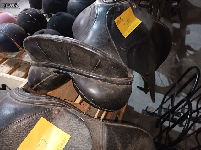 Lot 49 - zadel - afbeelding 3 van  3
