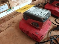 Lot 490 - lader en accu hilti - afbeelding 1 van  4
