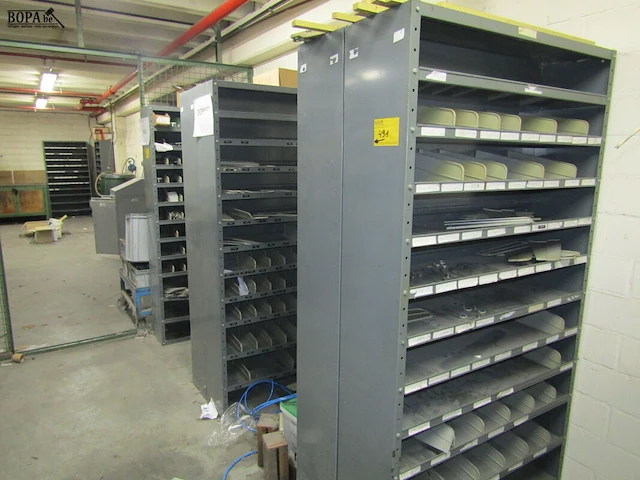 Lot 491 - metalen sorteerrekken. 5 stuks - afbeelding 1 van  3