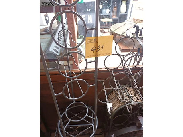 Lot 491 - smeedijzeren wijnrekjes. 5 stuks - afbeelding 2 van  5