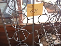 Lot 491 - smeedijzeren wijnrekjes. 5 stuks - afbeelding 2 van  5