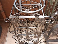 Lot 491 - smeedijzeren wijnrekjes. 5 stuks - afbeelding 3 van  5