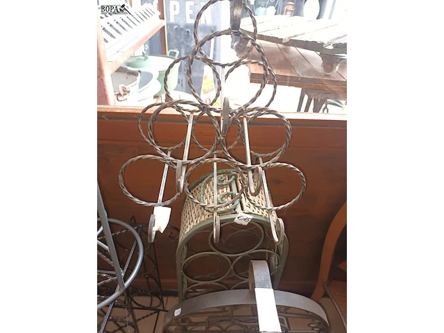 Lot 491 - smeedijzeren wijnrekjes. 5 stuks - afbeelding 5 van  5