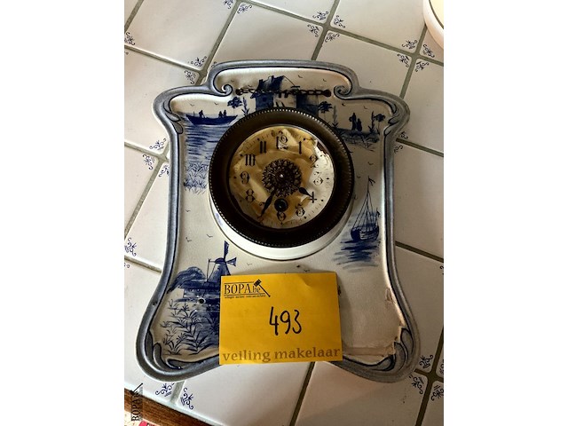 Lot 493 - delft keukenklok gemerkt - afbeelding 1 van  3